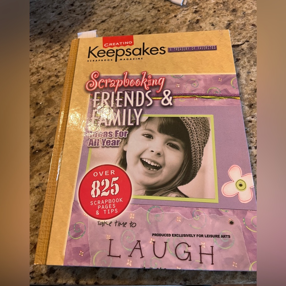 Keepsakes scrapbook book, excellent condition
